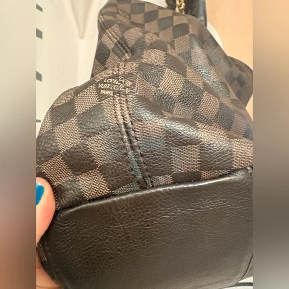 Louis Vuitton Tote Bag - Picture 10 of 16